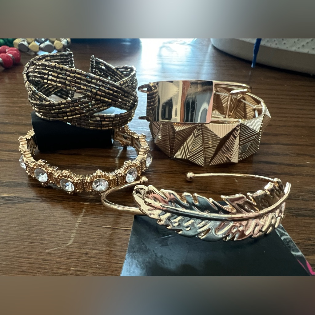 Set Of 5 Gold And Silver Tone Bracelet Set